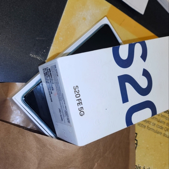 SOLD Samsung S20 FE - Picture 1 of 4